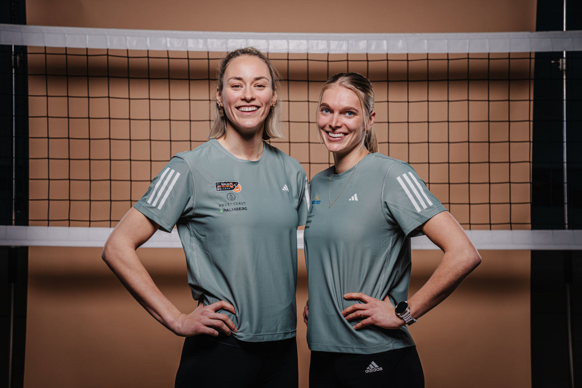 Louisa Lippmann und Linda Bock losen am 28. Juli aus, wer sich in den Achtelfinals des DVV-Pokals gegenüberstehen wird. Foto: Justus Stegemann / VBL